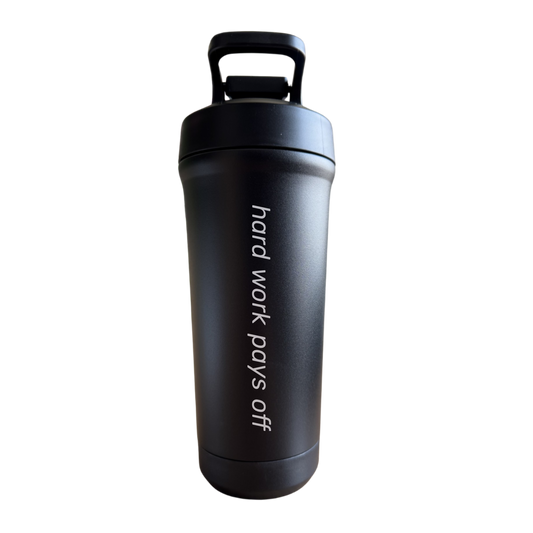 Teemando® individuell gravierter Premium Edelstahl Shaker mit deiner Wunschgravur 750ml, auslaufsicherer Deckel, Shaker-Ball, spülmaschinengeeignet für Proteinshakes, Fitness Diät Geschenk Bodybuilding