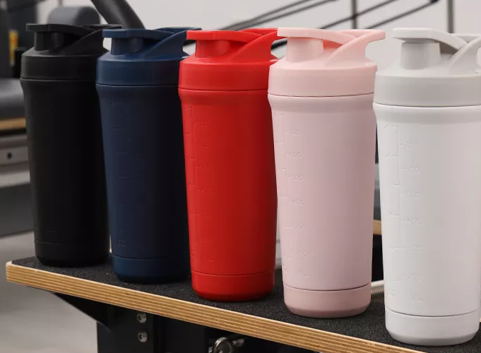 Teemando® Premium Edelstahl Shaker 750ml Kapazität, BPA-frei, auslaufsicherer Deckel, abnehmbarer Shaker-Ball, Füllstandsmarkierung, spülmaschinengeeignet für Proteinshakes, Fitness und Diät, Bodybuilding