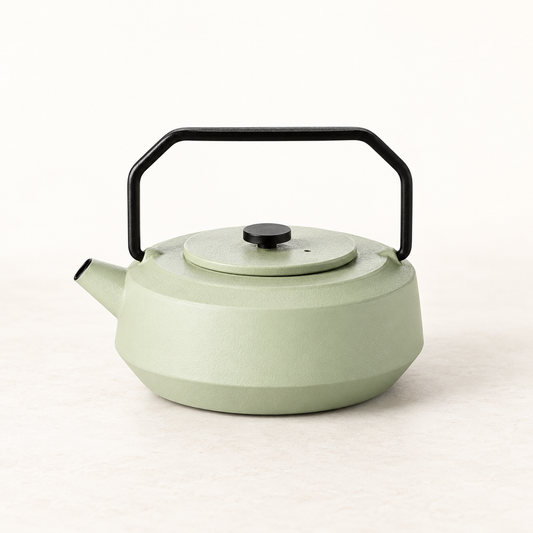 Kanne Yini Gusseisen mint-schwarz – TEEMANDO Atelier