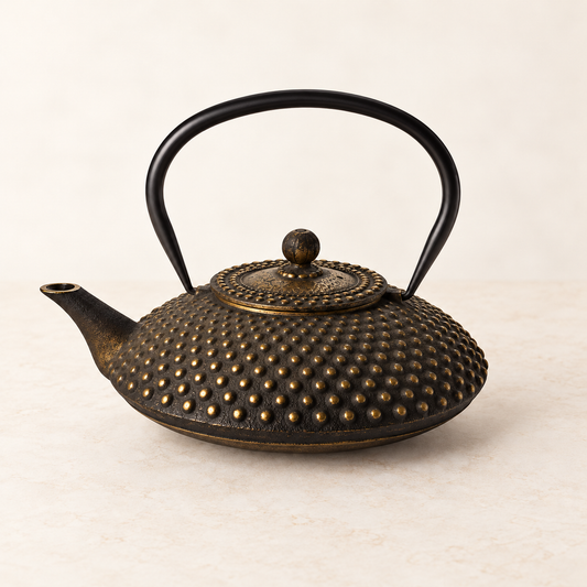 Kanne Xiamen Gusseisen schwarz-gold im TEEMANDO Atelier