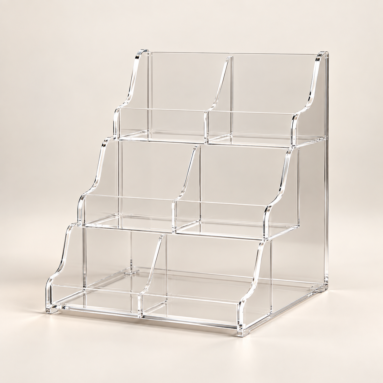 Transparentes 6-Fächer-Acryldisplay, unbefüllt – Atelierbild