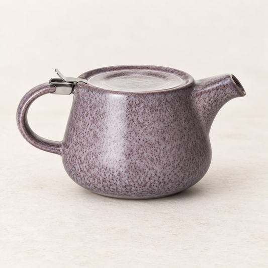 TEEMANDO Atelier – Kanne Rani lila Porzellan Reactive Glaze