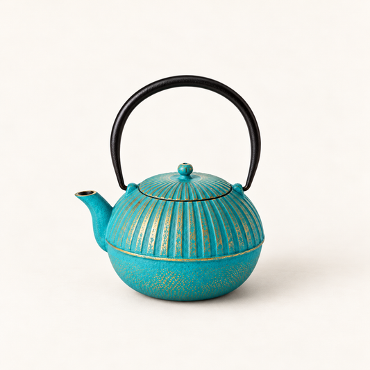 Kanne Beijing aus Gusseisen, türkis-gold – 1 Stück | TEEMANDO Atelier