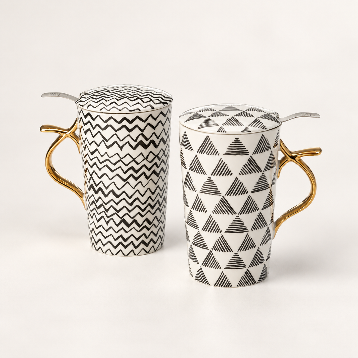 Teamug Liva – 2-fach sortierte Porzellan-Kräuterteetasse mit Edelstahlsieb, Atelieraufnahme