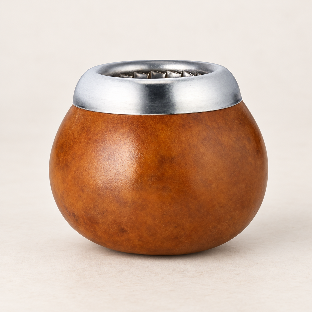 TEEMANDO Atelier-Hauptbild – braune Kalebasse mit Aluminiumring