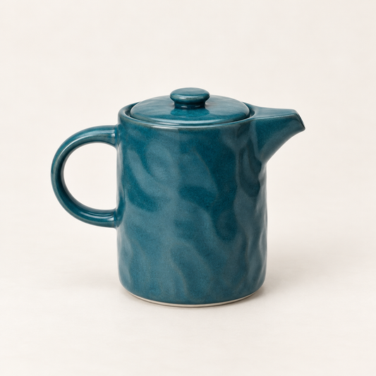 Kanne „Juna“ petrol mit Relief – TEEMANDO Atelier