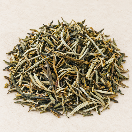 Gelber Tee China Huang Ya Yellow Tips – Atelieraufnahme